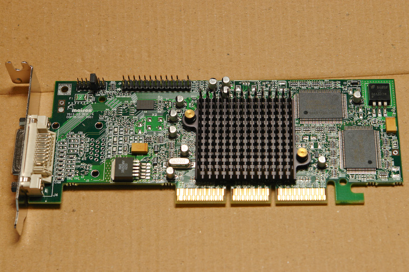 Maxrox社のMillenium G550 (G55+MDHA32DB)