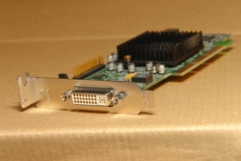 Maxrox社のMillenium G550 (G55+MDHA32DB)