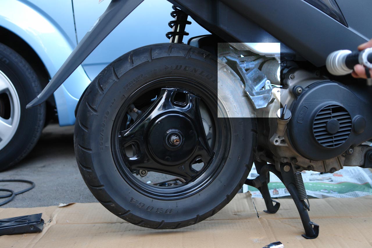 suzuki アドレスV125G.(2005年/K5モデル。排ガス規制前モデル)。タイヤ交換画像