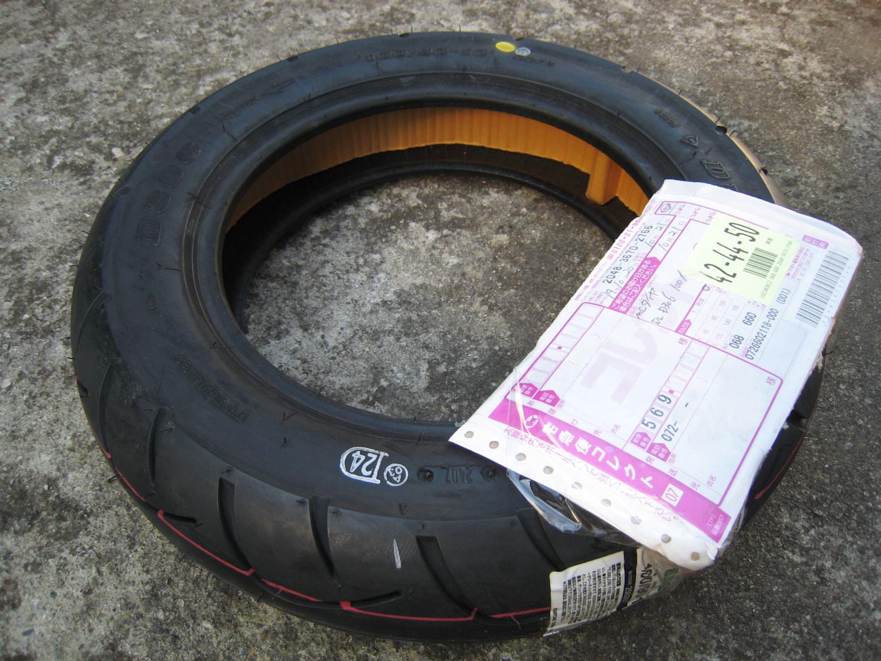 suzuki アドレスV125G.(2005年/K5モデル。排ガス規制前モデル)。タイヤ交換画像