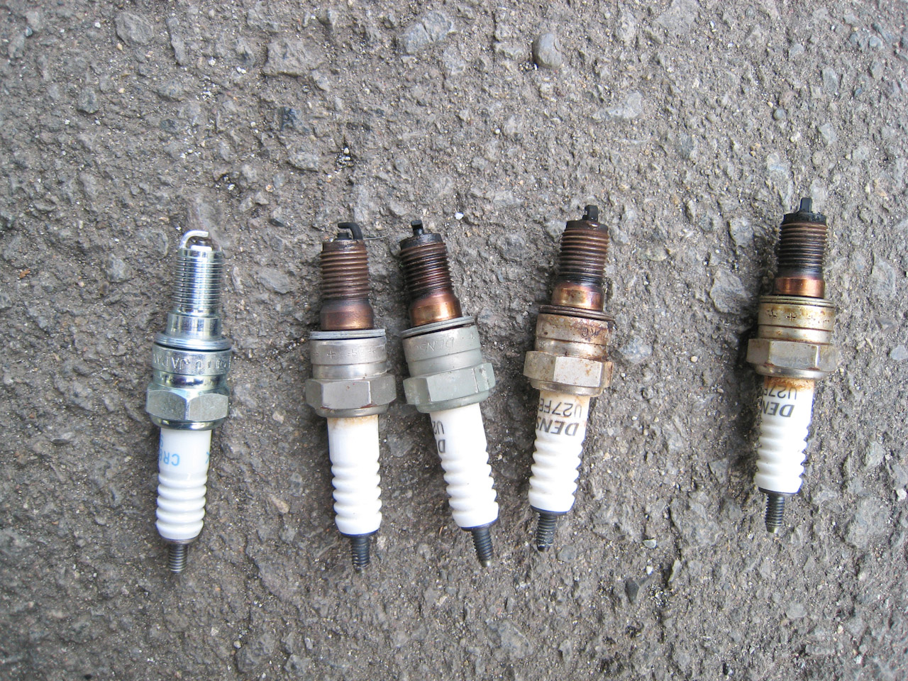 ホンダホーネット(honet CB205F)を修理してみる11動かないバイクのプラグ