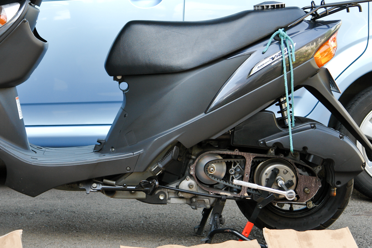 SUZUKI addressV125G(スズキ・アドレスV125 K5モデル)画像・プーリー・スプリング・ウェイトローラー交換