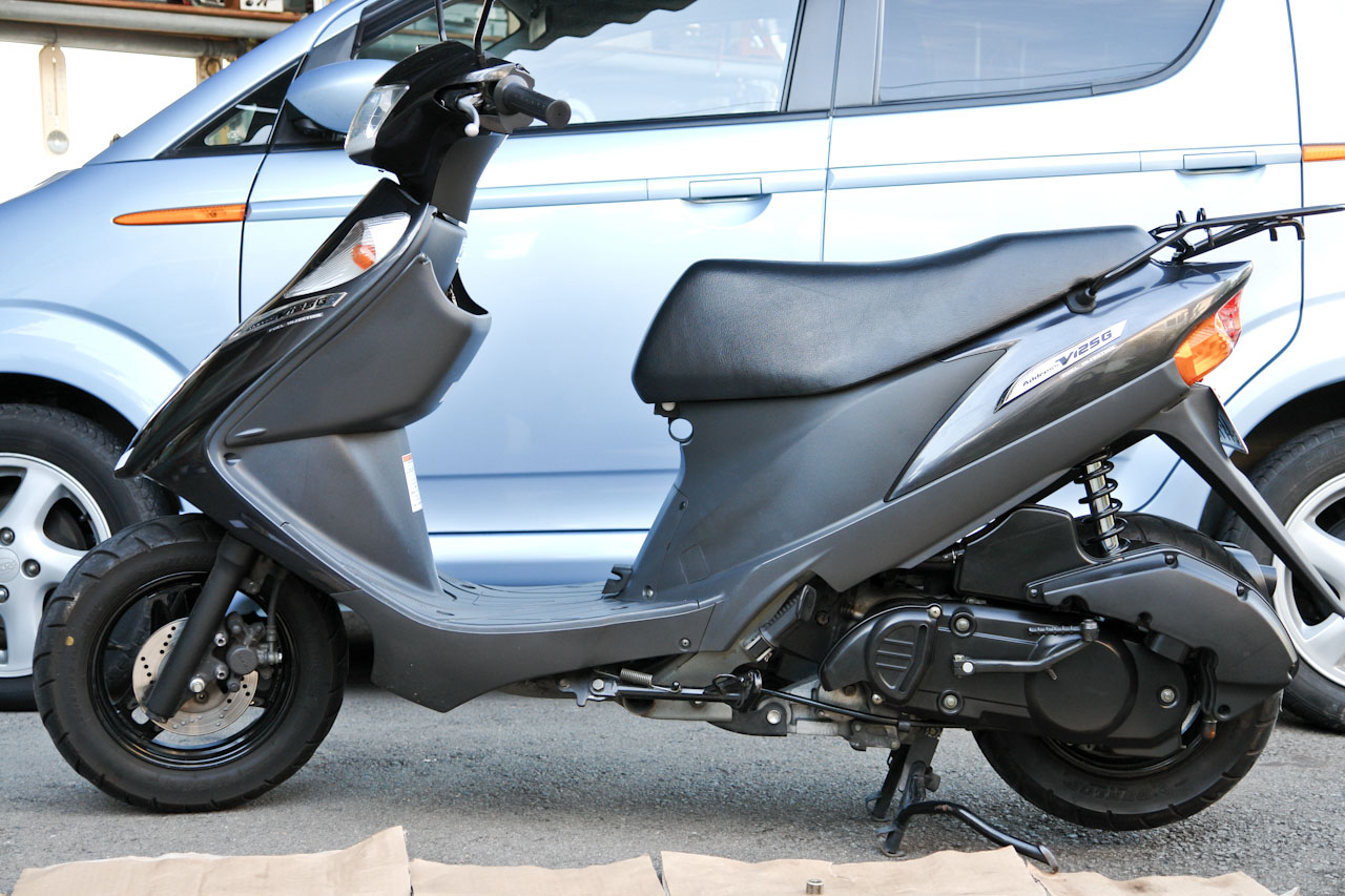 suzuki アドレスV125G.(2005年/K5モデル。排ガス規制前モデル)。タイヤ交換画像