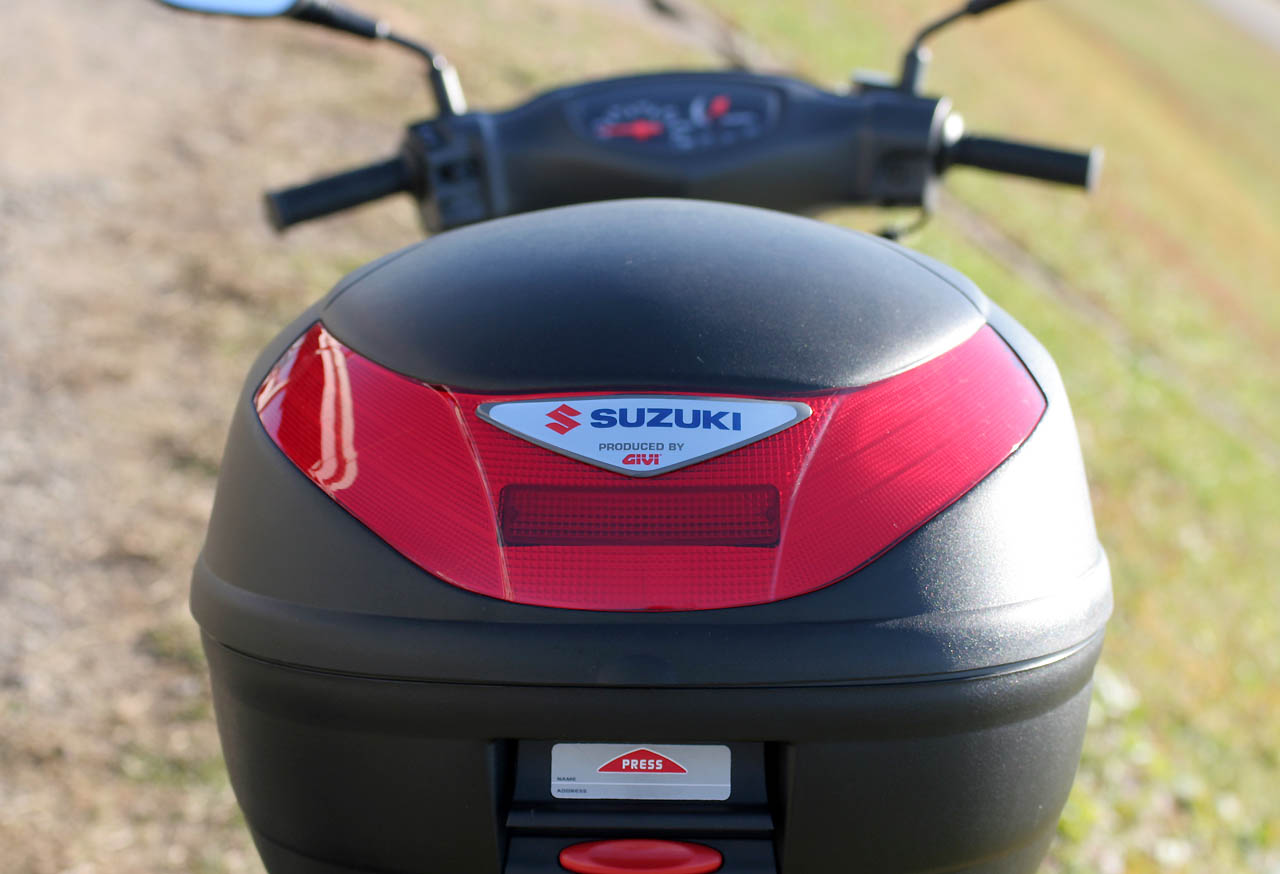 SUZUKI addressV125G(スズキ・アドレスV125 2009年 K9モデル)リアボックス・リアケース画像