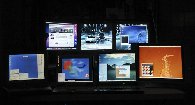 ８つのOS.windows98se,windows2000sp4,windowsXPprofessional,windows7(64bit),fedora10,knoppix5.1.1,ubuntu8.0.4の画像１
