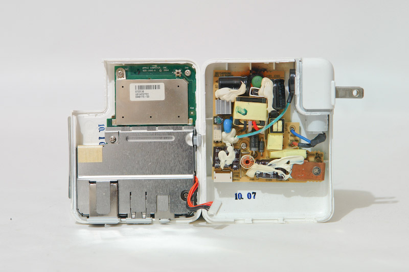 apple,airmac express,M9470J/A,A1089,プラスチックを外してみた。