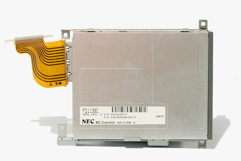 NEC PC-9801NS/E（98NOTE SX/E)。80386SX-16MHz。NECのFD1138C