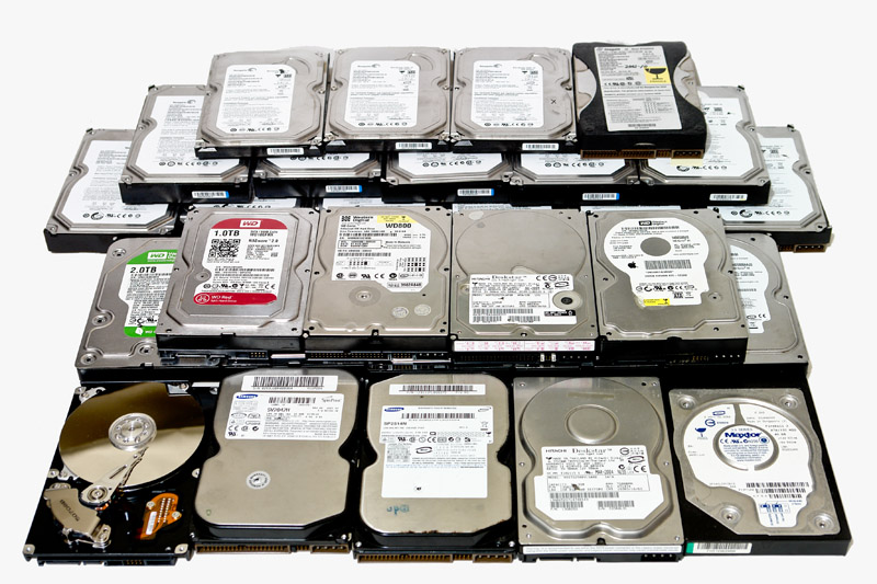 Seagate、Western Digital、Hitachi（現在はHGST)、Samsungに加え、なんとmaxtorのハードディスクHDD 29個