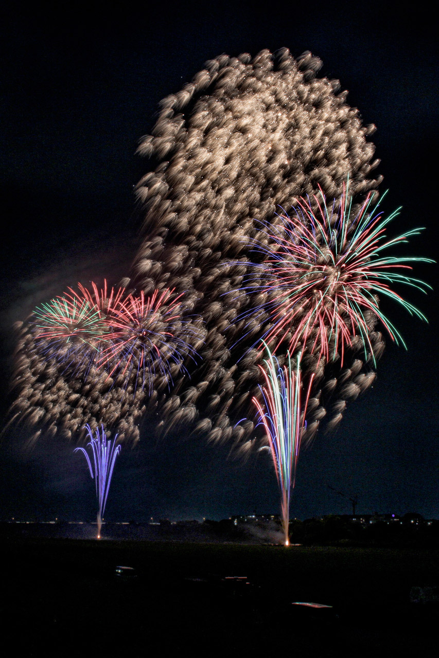 2018年 松戸花火大会 東京側から撮影。スターマイン画像5