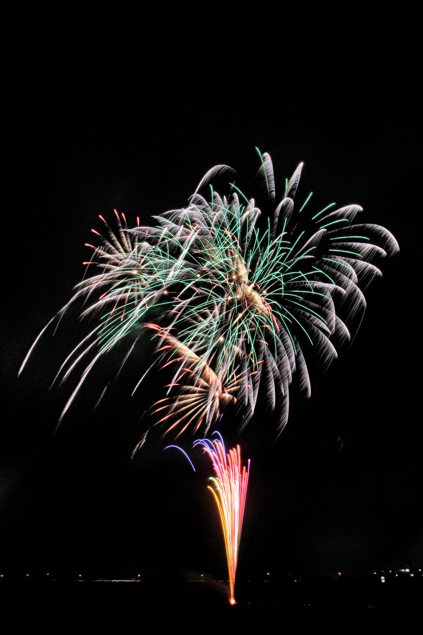 2018年 松戸花火大会 東京側から撮影。スターマイン画像1