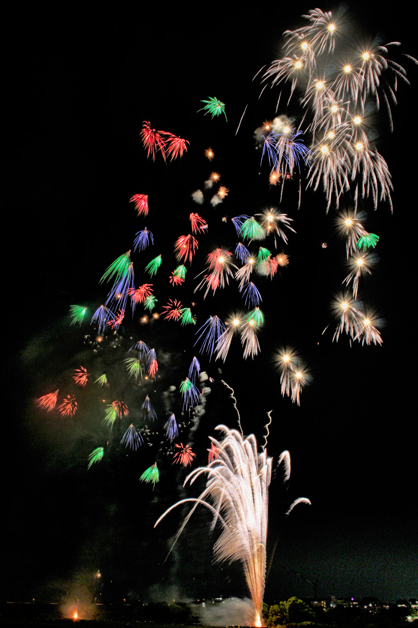 2018年 松戸花火大会 東京側から撮影。スターマイン画像4