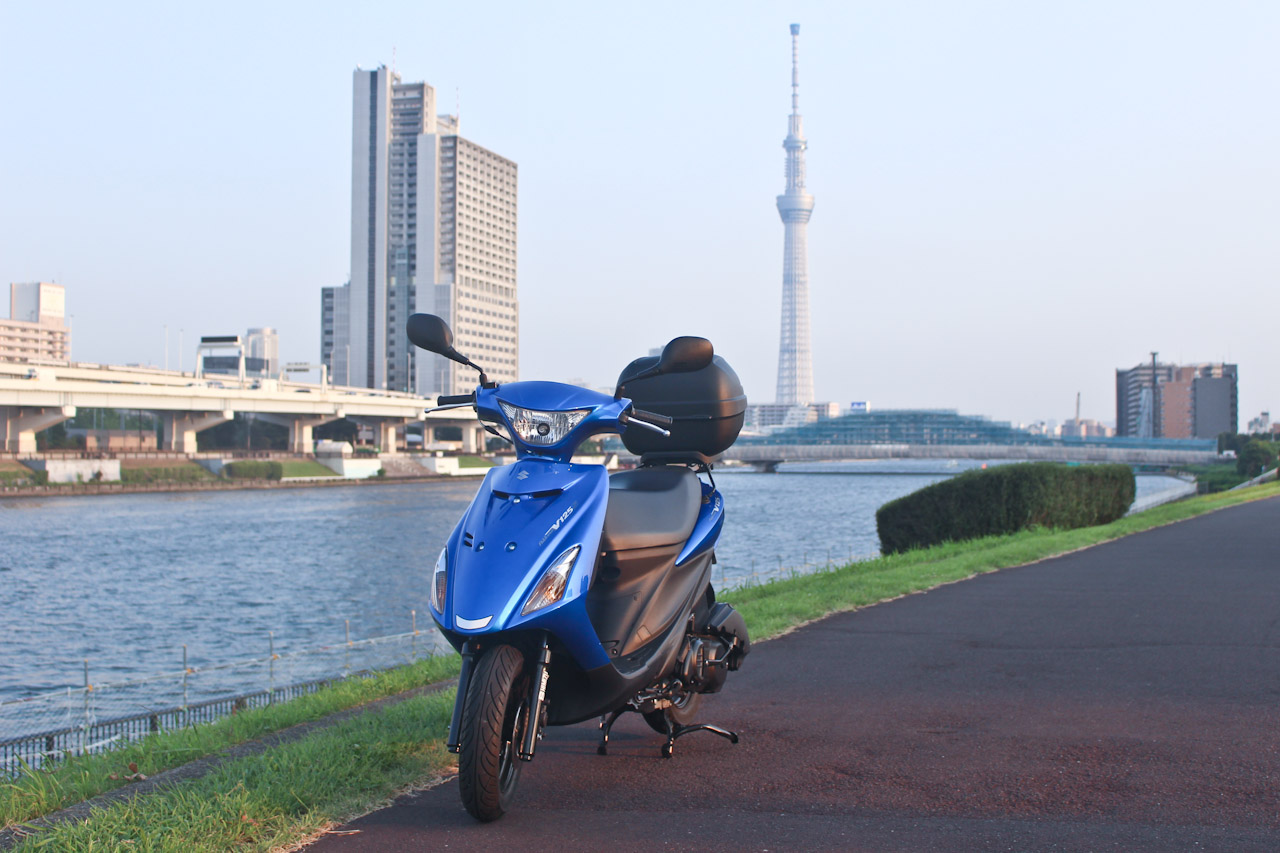 suzuki addressv125S SL3/2016年モデル。スカイツリーと共に