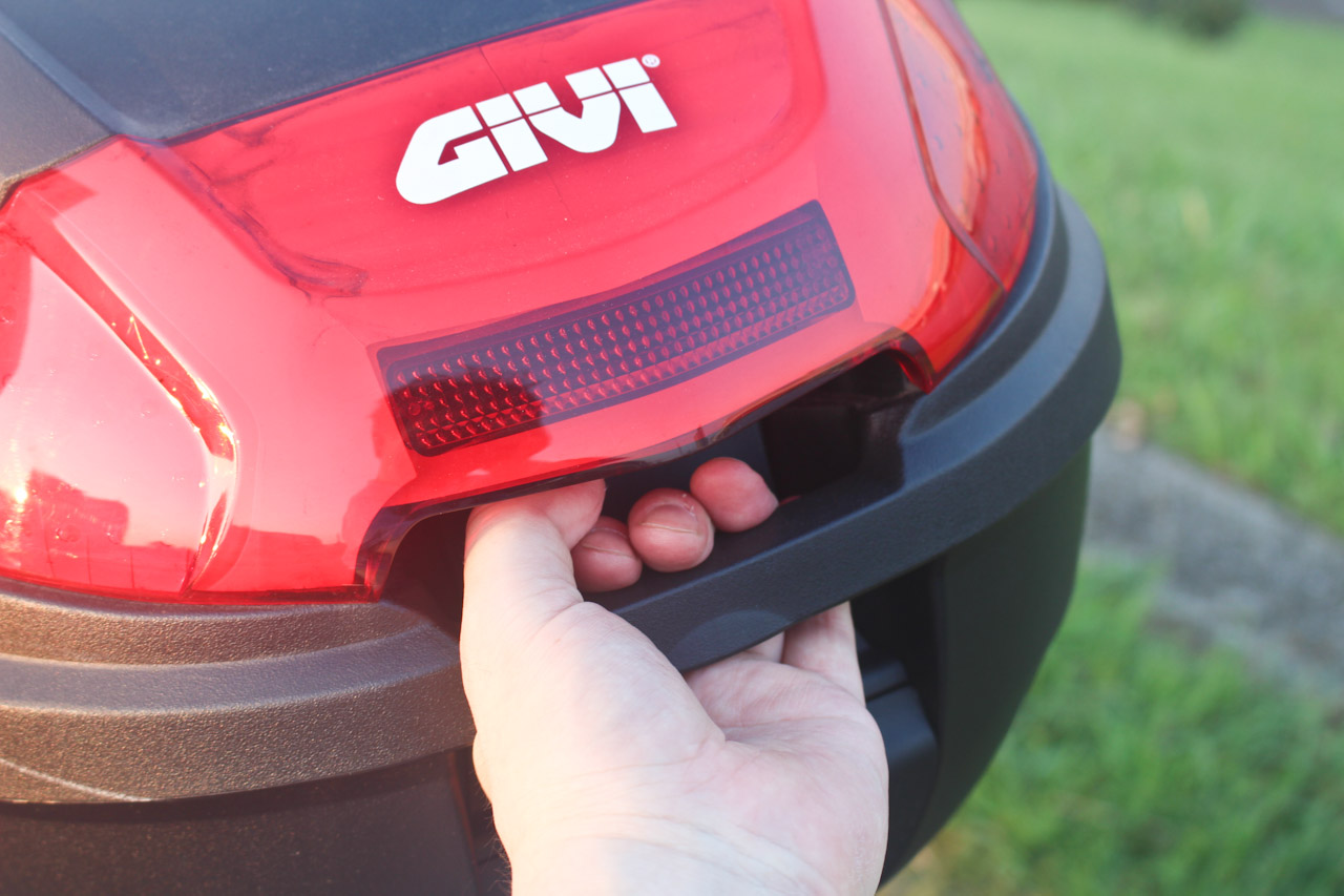 suzuki addressv125S SL3/2016年モデル。シート・トランクスペース・リアボックス