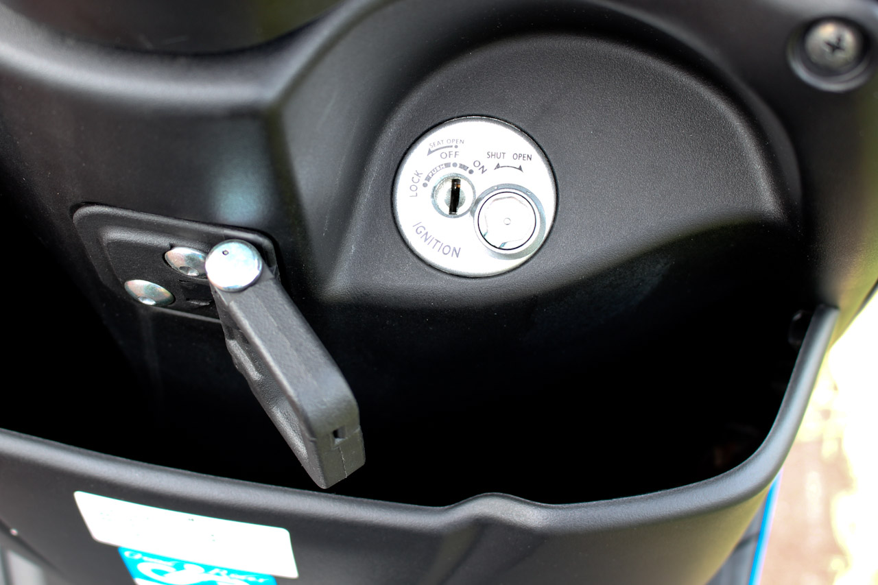 suzuki addressv125S SL3/2016年モデル。ミラー・メーター・ウィンカー・ヘッドライト