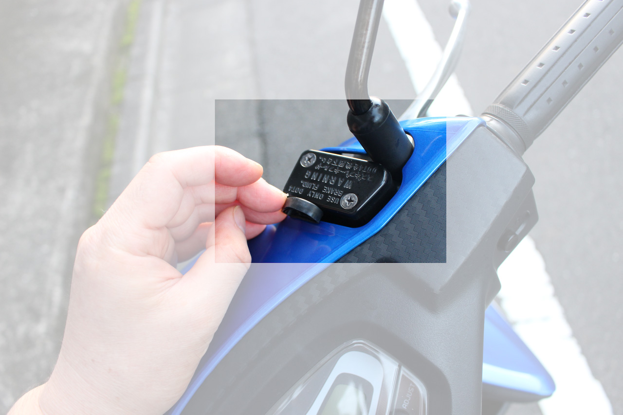 addressv125s メーター周りのビビリ音をなくす3