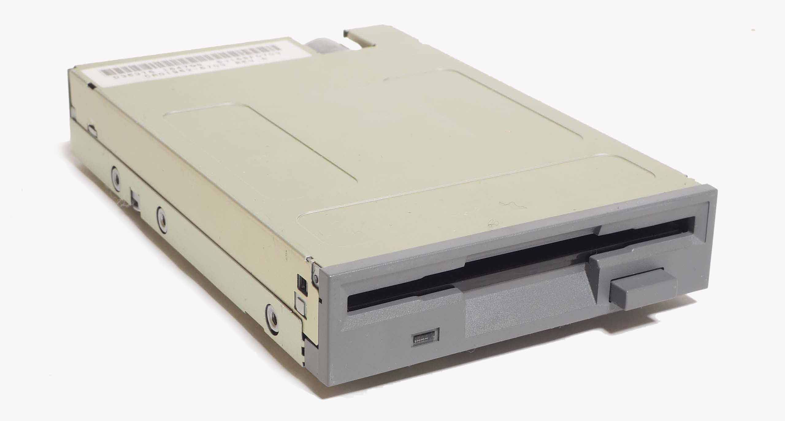 富士通のワープロ OASYS LX-4500が出てきましたが、内蔵バッテリーが放電していた上に、マザボに固定されていたので、それをちぎり、自分で交換できるようにしました