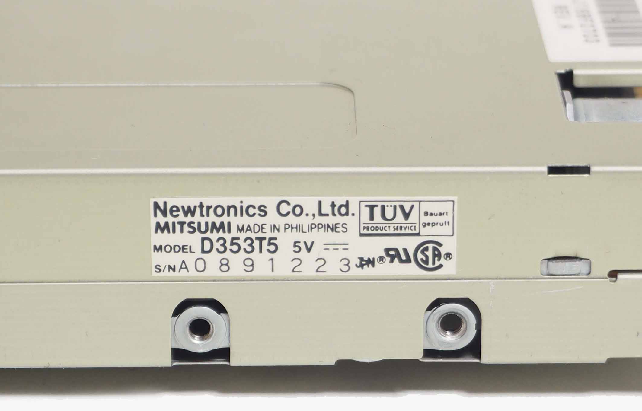 富士通のワープロ OASYS LX-4500が出てきましたが、内蔵バッテリーが放電していた上に、マザボに固定されていたので、それをちぎり、自分で交換できるようにしました